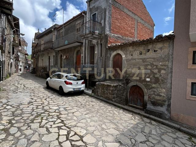Casa indipendente in vendita in via roma, Floresta