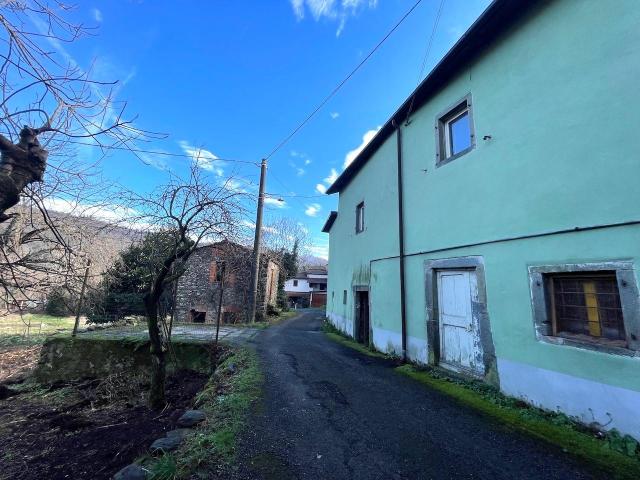 Casa indipendente in vendita, Pontremoli casa corvi