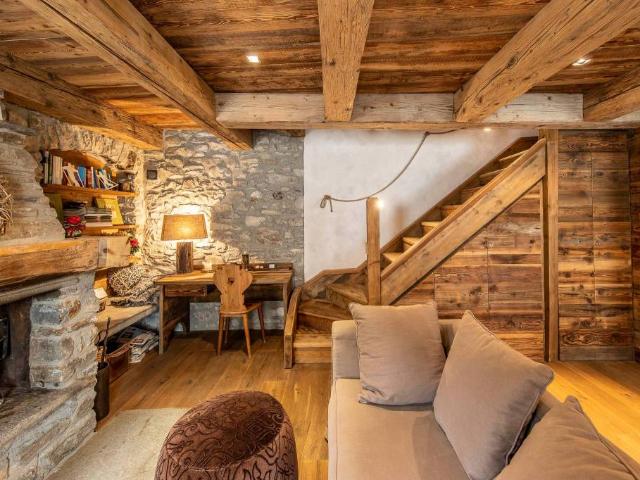 Casa indipendente in affitto a Courmayeur via Beniamino Donzelli, 3