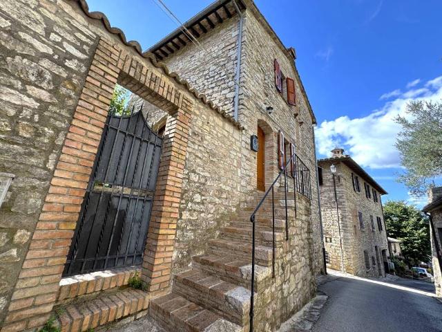 Casa indipendente in affitto a Corciano PG