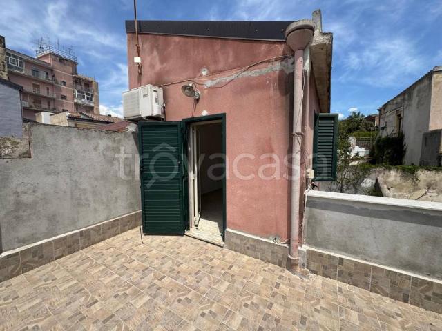 Casa Indipendente in affitto a Catania via Cibele, giardino privato, terrazzo, cucina abitabile TrovaCasa