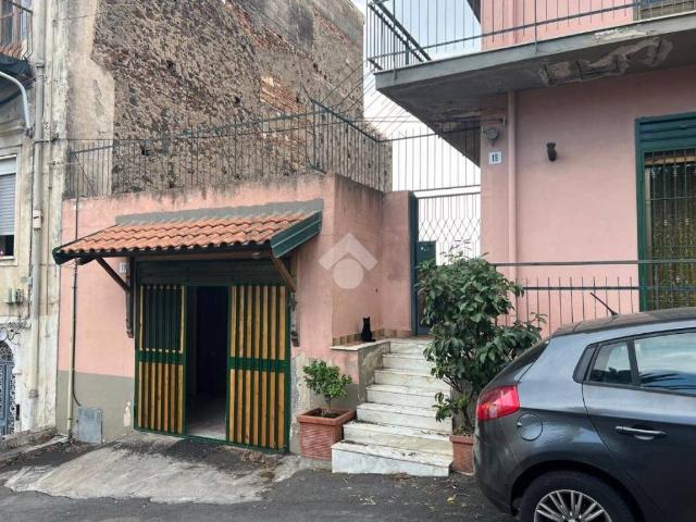 Casa Indipendente in affitto a Catania via Giasone, 17, arredato, cucina abitabile TrovaCasa