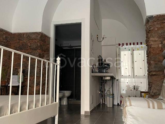 Casa Indipendente in affitto a Catania via Santa Maria dell'Aiuto, non arredato/vuoto, centrale, angolo cottura TrovaCasa