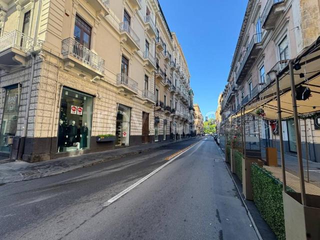 Casa Indipendente in affitto a Catania via Umberto I, 48, non arredato/vuoto, terrazzo, ascensore TrovaCasa