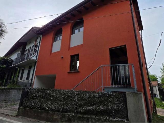 Casa indipendente in affitto a Cazzago Brabbia VA
