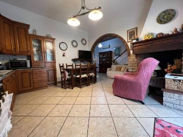 Casa Indipendente in affitto a Campi Bisenzio, arredato, giardino privato, posto auto TrovaCasa