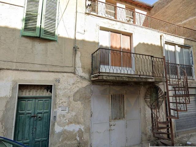 Casa Indipendente in affitto a Canicattì via Silvio Pellico, non arredato/vuoto, terrazzo, da ristrutturare TrovaCasa