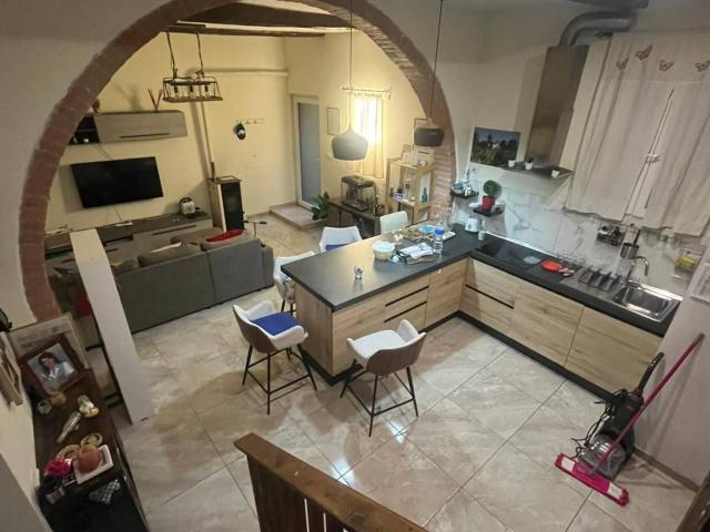 Casa indipendente in affitto a Carrara