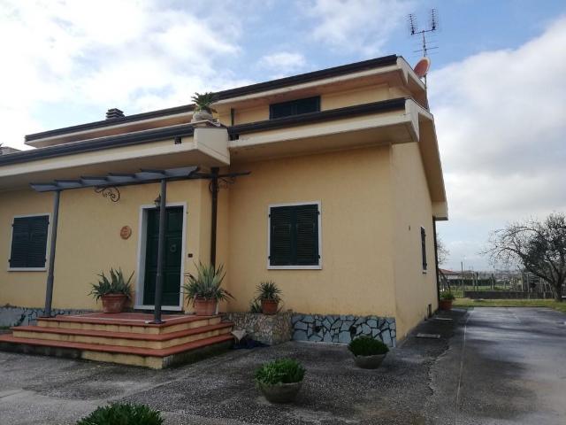 Casa indipendente in affitto a Carrara