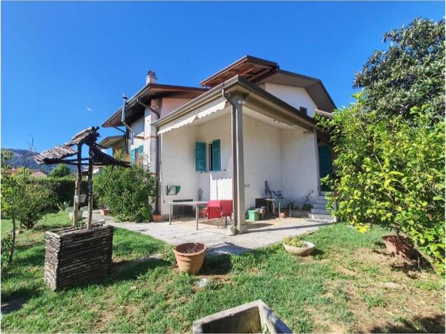Casa indipendente in affitto a Carrara, Bonascola