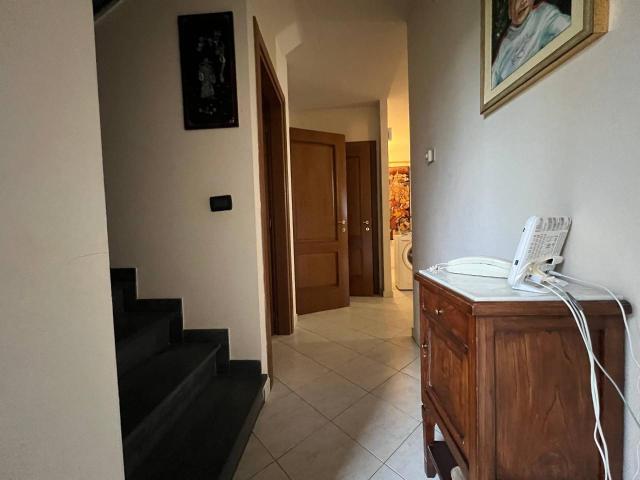 Casa indipendente in affitto a Cascina