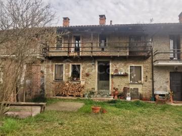 Casa Indipendente in affitto a Casalborgone strada Berteu, 4, arredato, giardino privato, caminetto TrovaCasa