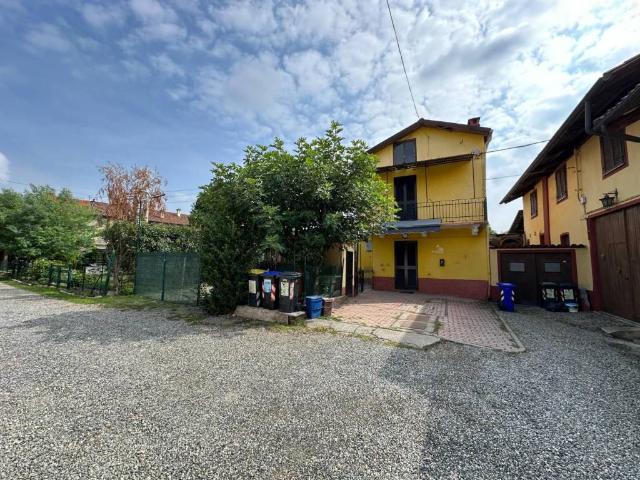 Casa Indipendente in affitto a Caselle Torinese via don marchetti, non arredato/vuoto, giardino privato, box TrovaCasa