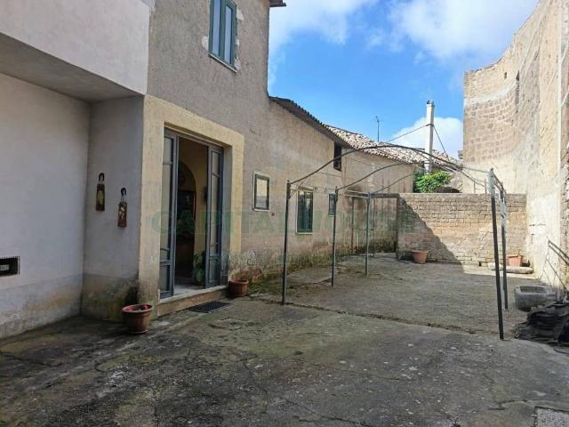 Casa Indipendente in affitto a Caserta via San Giuseppe di Sommana, arredato, giardino privato, caminetto TrovaCasa