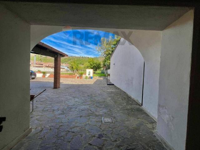 Casa indipendente in affitto a Castel Morrone CE