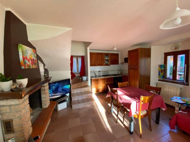 Casa Indipendente in affitto a Cerano d'Intelvi via Giuseppe Garibaldi, 1, arredato, giardino privato, balcone TrovaCasa