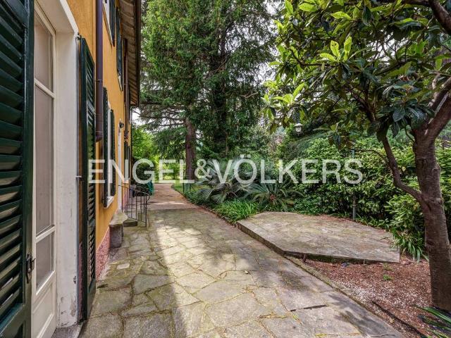 Casa Indipendente in affitto a Cernobbio via Alessandro Volta, 9, giardino privato, posto auto, parzialmente arredato TrovaCasa