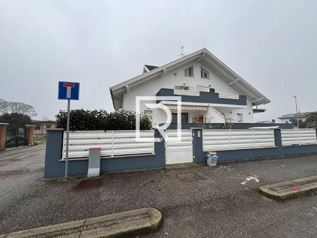 Casa Indipendente in affitto a Cervia, arredato, giardino privato, terrazzo TrovaCasa