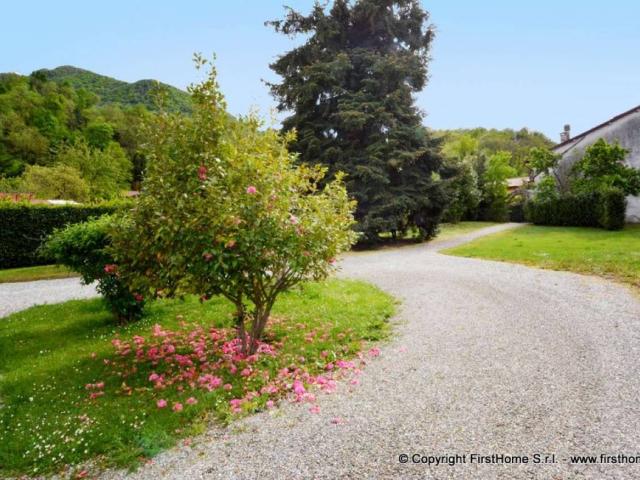 Casa indipendente in affitto a Cuvio VA