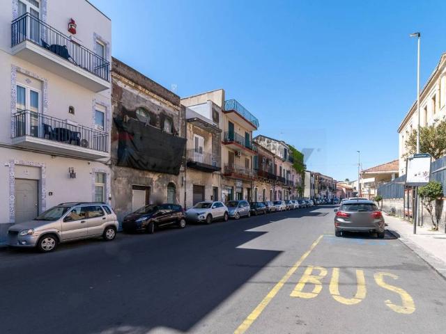 Casa indipendente in affitto a Aci Castello CT