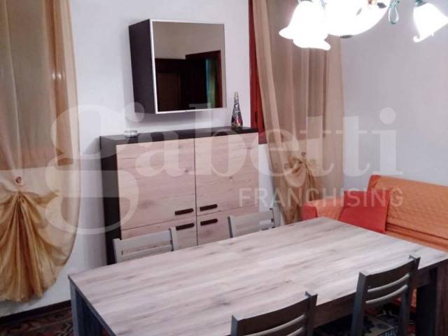 Casa indipendente in affitto a Adria RO