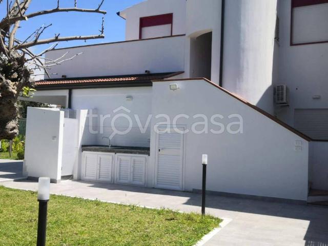 Casa Indipendente in affitto a Bovalino via degli Ulivi, arredato, giardino privato, terrazzo TrovaCasa