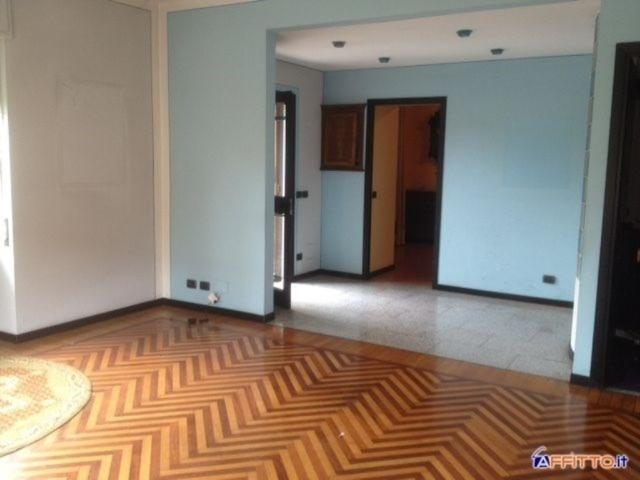 Casa Indipendente in affitto a Baveno via 42 martiri, non arredato/vuoto, giardino privato, posto auto TrovaCasa