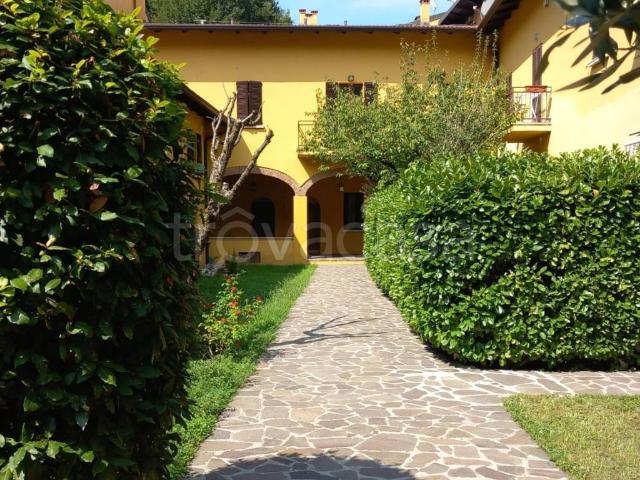 Casa Indipendente in affitto a Brescia via Costalunga, 14, giardino privato, riscaldamento autonomo, parzialmente arredato TrovaCasa