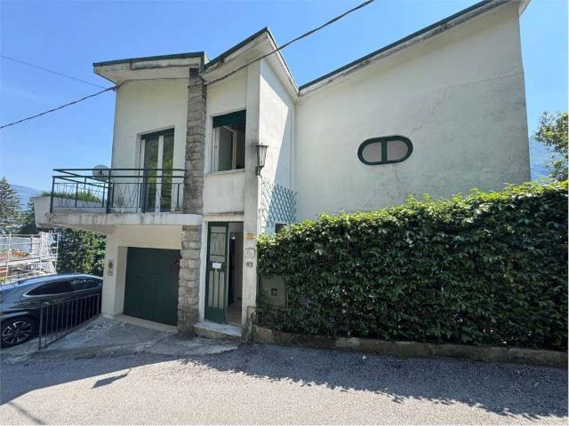Casa indipendente in affitto a Brienno CO