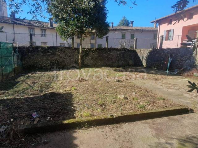 Casa Indipendente in affitto a Gandino via Giovanni Pascoli, non arredato/vuoto, giardino privato, centrale TrovaCasa