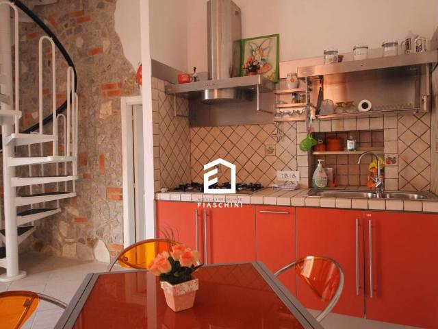 Casa indipendente in affitto a Guardea TR