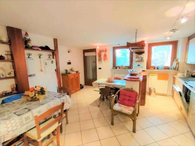 Casa indipendente in affitto a Emarèse AO