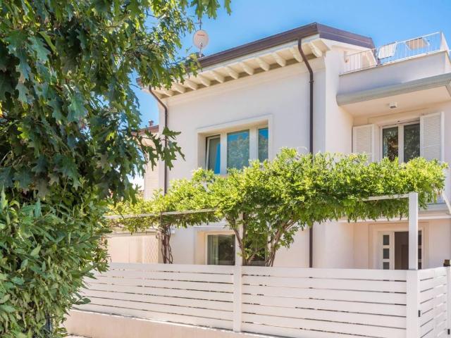 Casa indipendente in affitto a Forte dei Marmi LU