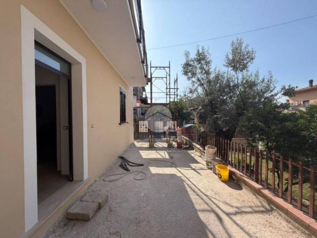 Casa Indipendente in affitto a Fara in Sabina via Pietro Micca, 2, giardino privato, parzialmente arredato, ristrutturato TrovaCasa