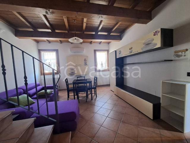 Casa Indipendente in affitto a Ferrara via Ladino, arredato, box, travi a vista TrovaCasa