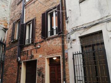 Casa Indipendente in affitto a Ferrara via Terranuova, non arredato/vuoto, terrazzo, caminetto TrovaCasa