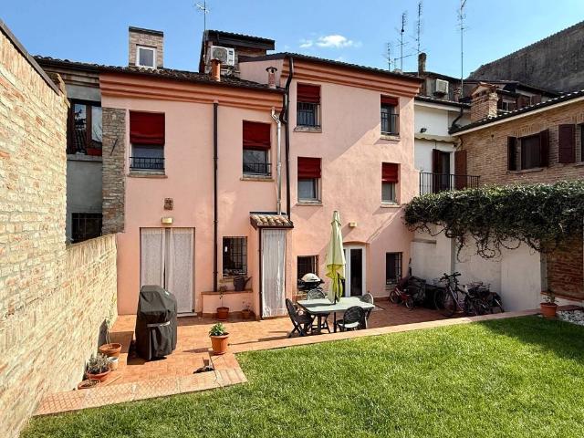 Casa indipendente in affitto a Ferrara FE