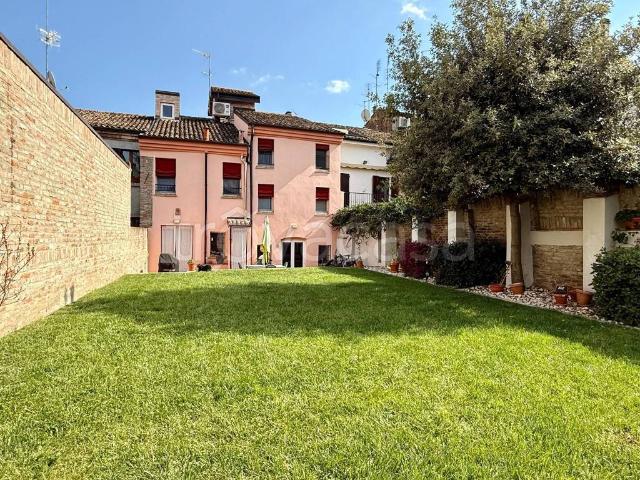 Casa Indipendente in affitto a Ferrara, giardino privato, box, riscaldamento autonomo TrovaCasa