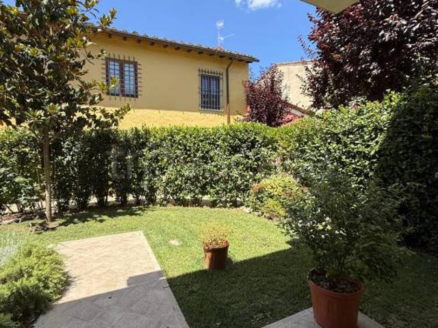 Casa indipendente in affitto a Firenze via del Paradiso, Fortini