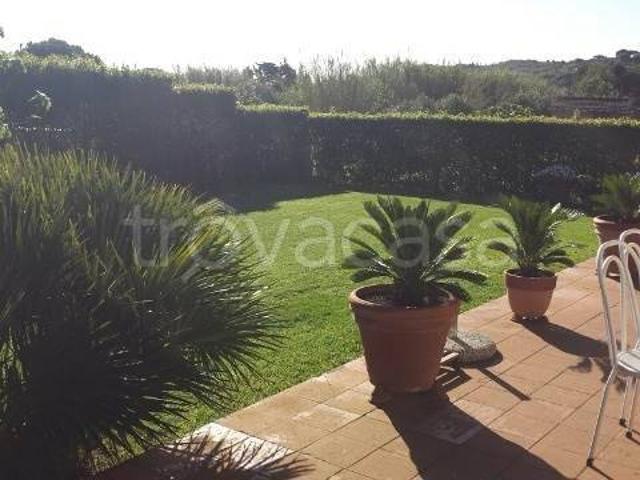 Villa Bifamiliare in affitto a Orbetello, giardino privato, terrazzo, luminoso TrovaCasa