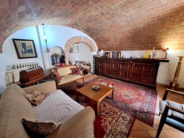Casa indipendente in affitto a Ovindoli AQ