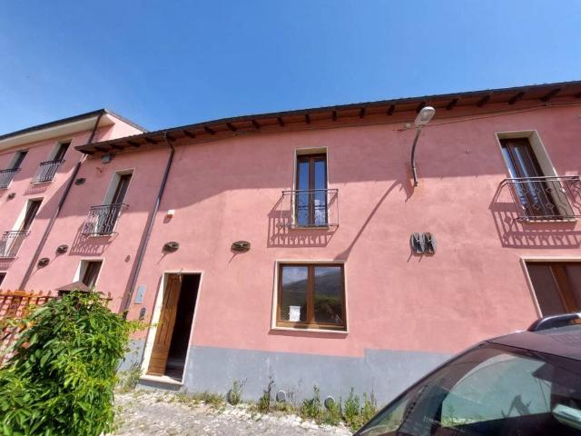 Casa Indipendente in affitto a L'Aquila, caminetto, cucina abitabile, ripostiglio TrovaCasa