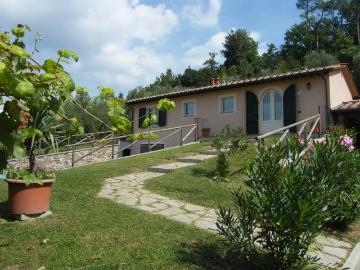 Casa indipendente in affitto a Lucca LU