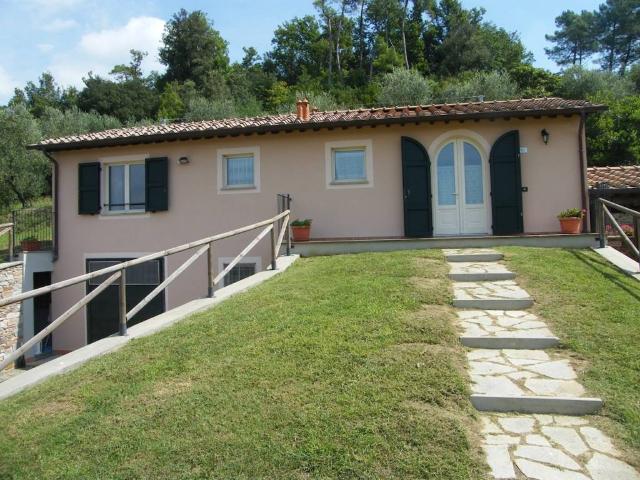 Casa indipendente in affitto a Lucca LU