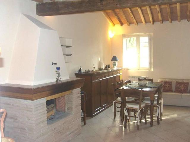 Casa indipendente in affitto a Lucca LU