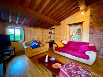 Casa Indipendente in affitto a Lucca via della Chiesa xviii, 202, arredato, posto auto, mansarda TrovaCasa