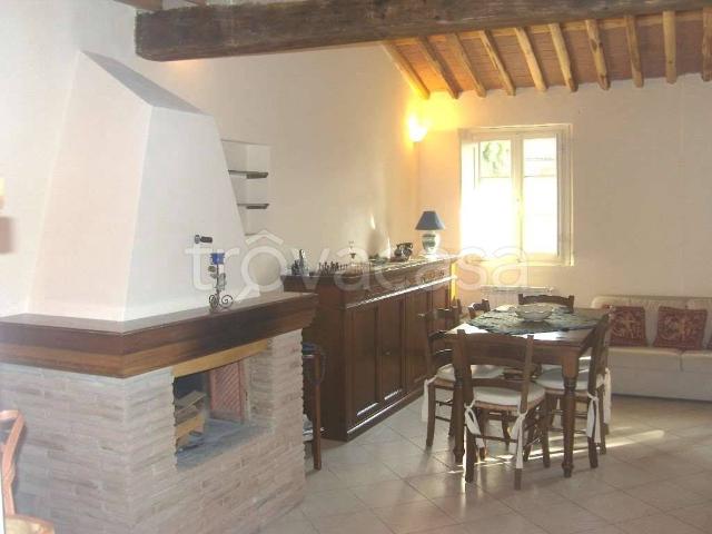 Casa indipendente in affitto a Lucca via Pisana, Sant'Anna