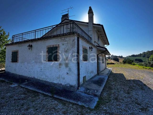 Casa Indipendente in affitto a Montottone, terrazzo, caminetto, buono stato TrovaCasa