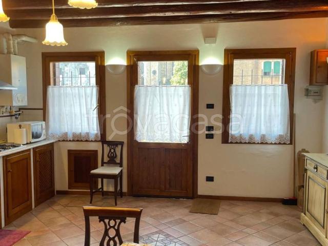 Casa Indipendente in affitto a Montagnana via Mure Nord, 107, arredato, ultimo piano, angolo cottura TrovaCasa