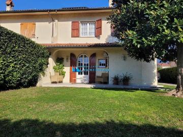 Casa indipendente in affitto a Montignoso MS